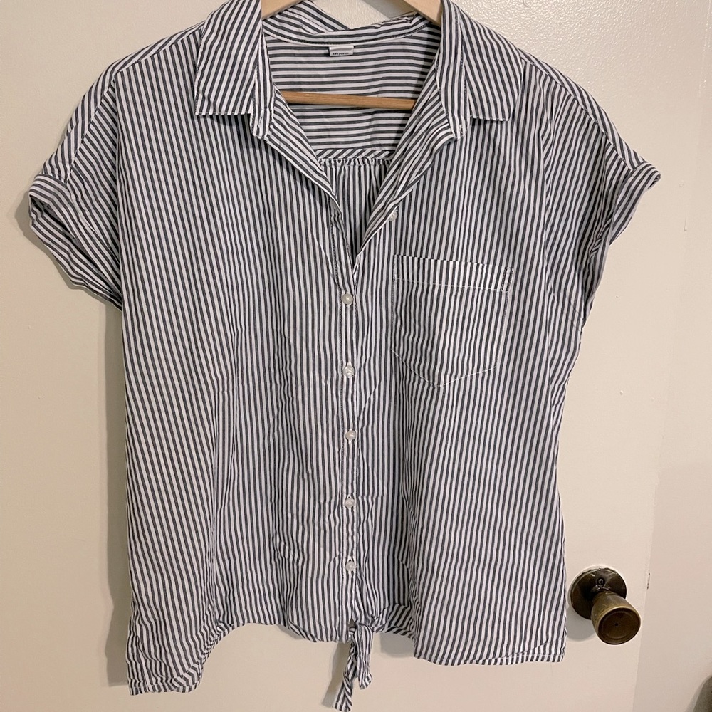 Old Navy Stripped Tie Button Down- Size Large